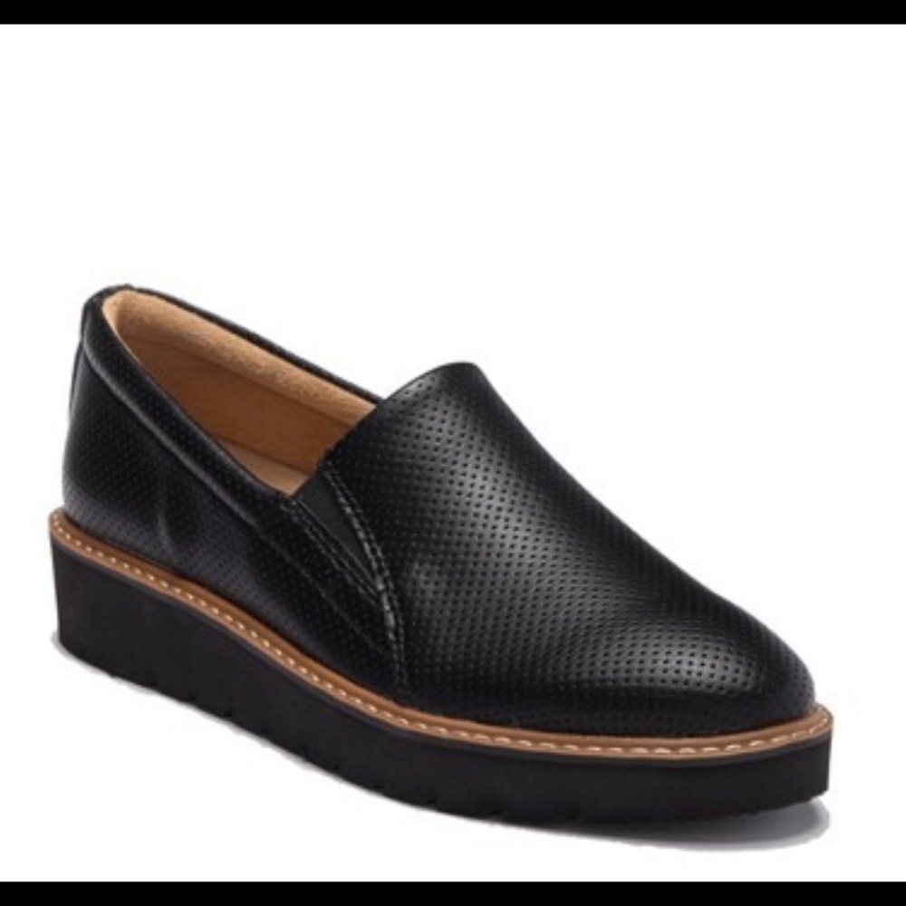 Naturalizers Effie Perforated Loafer